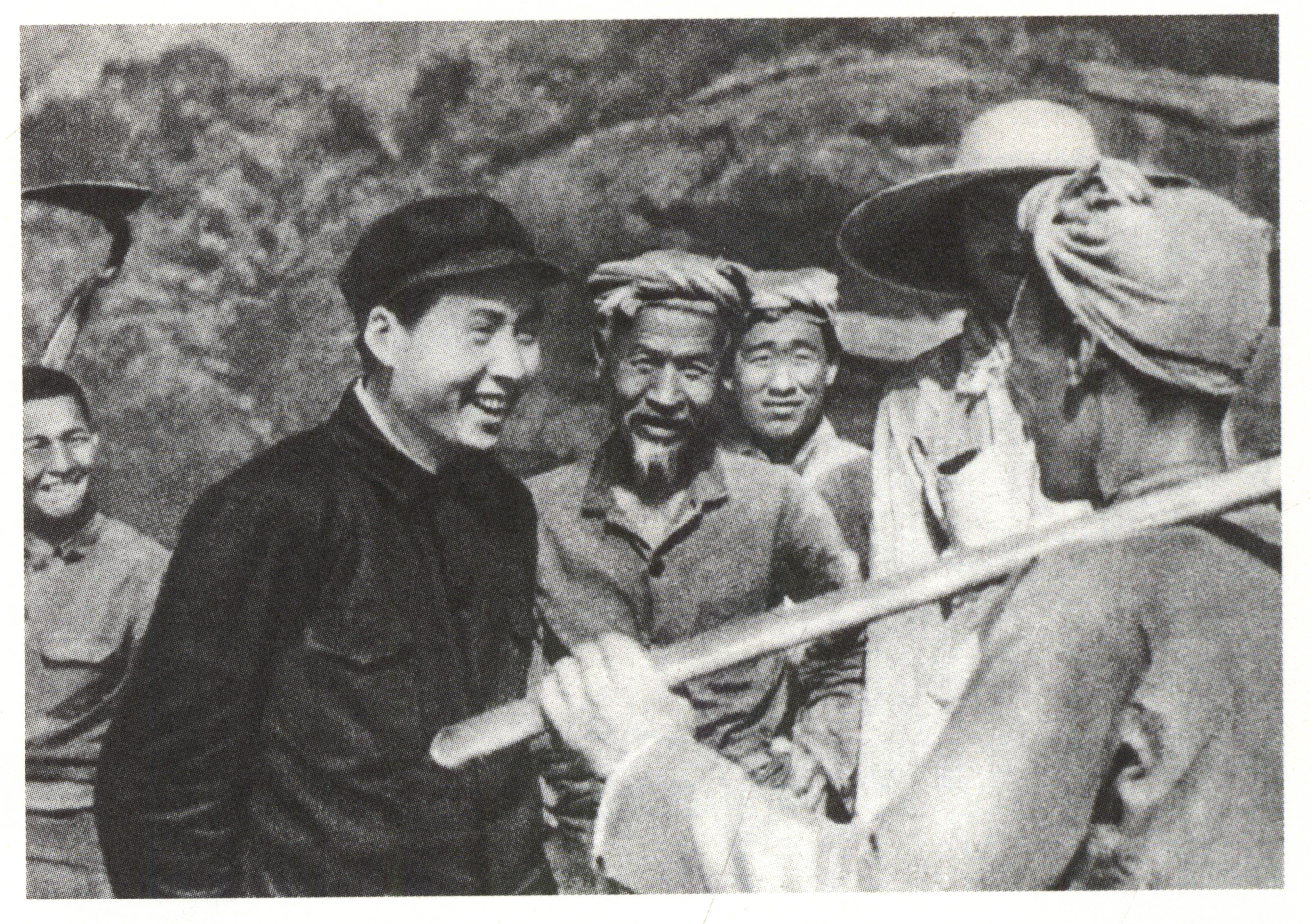 卡尔曼拍摄的毛泽东在杨家岭与农民交谈的经典照片