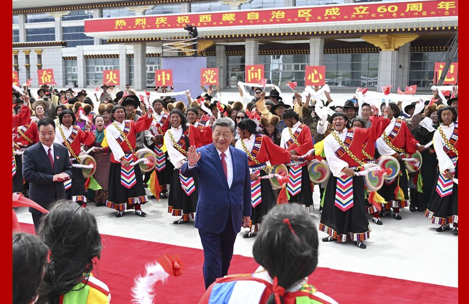 习近平在出席西藏自治区成立60周年庆祝活动后返回北京